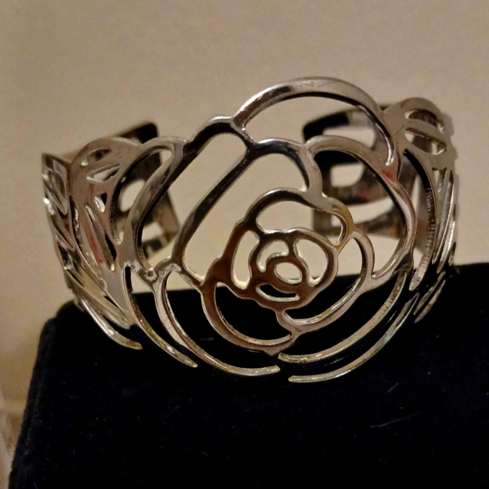 Elegant Silver Floral Cuff Bracelet